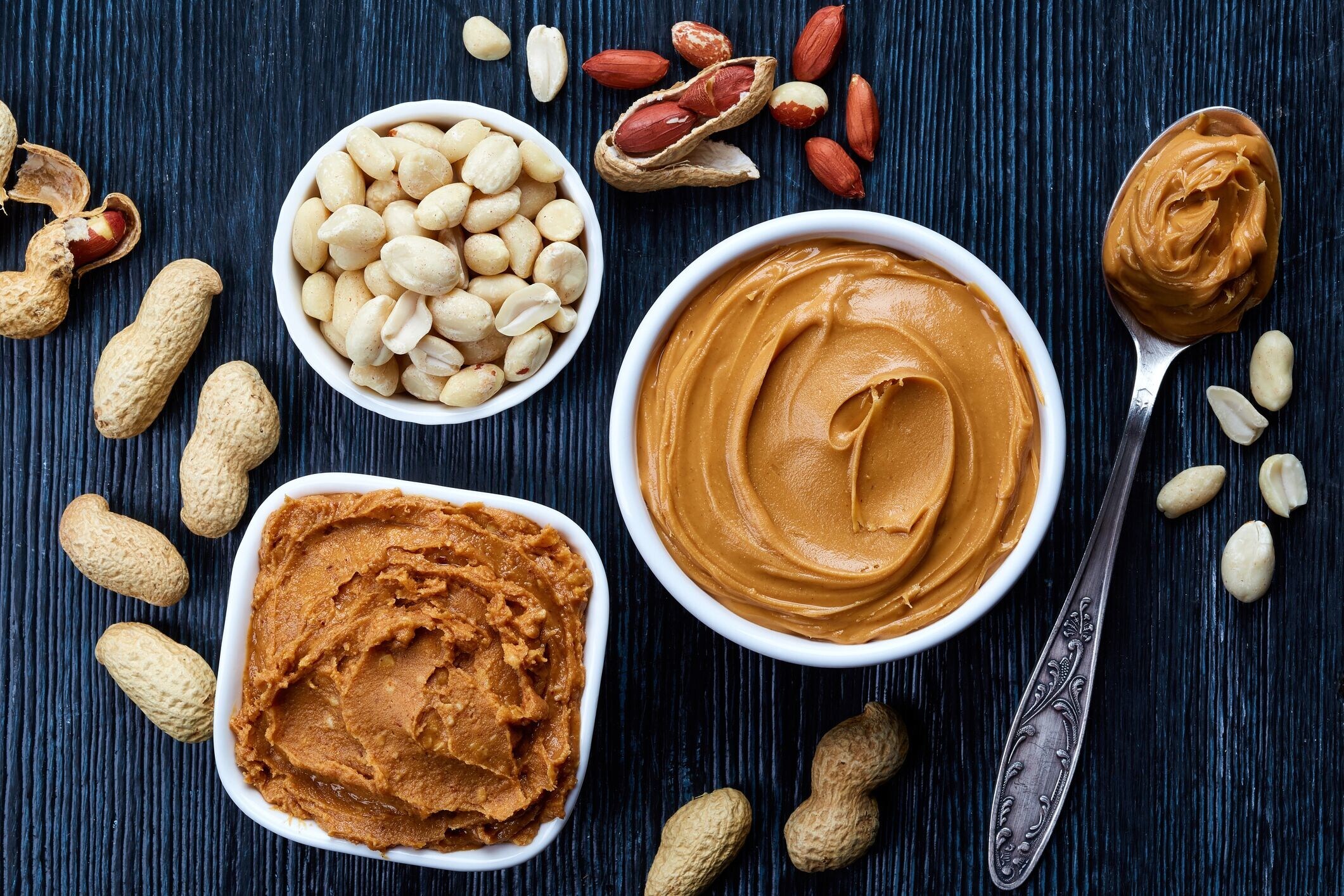 Una sola porzione di arachidi o burro di arachidi fornisce sette grammi di proteine, fibre, grassi sani e 19 vitamine e minerali. Credit:The Peanut Institute)