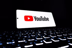 YouTube mette l’IA al lavoro per i creator. Netflix porta i loro programmi in salotto