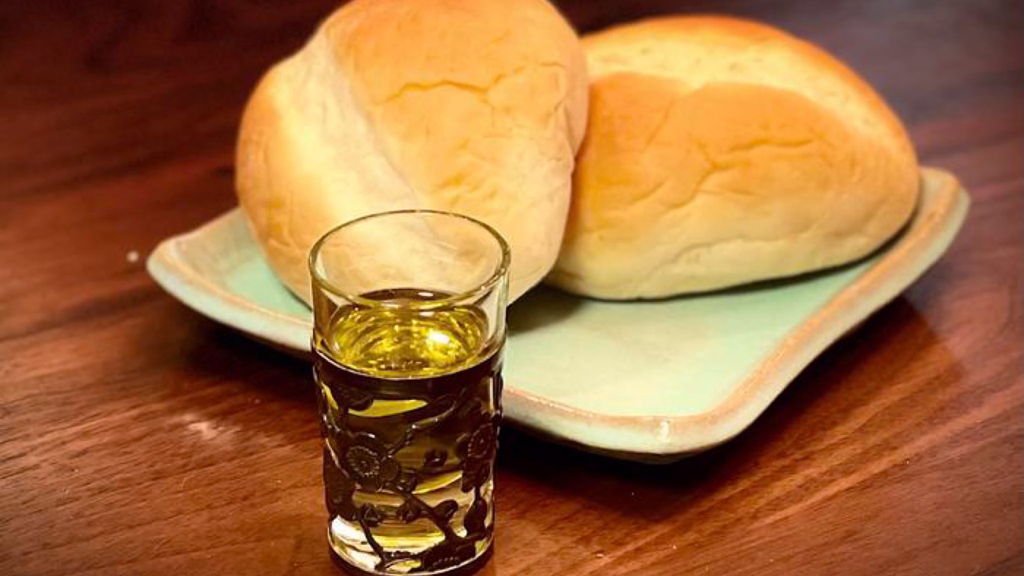 L'olio d'oliva somministrato prima dei carboidrati provoca risposte precoci di glucagone e GLP-1 che agiscono in modo parzialmente ridondante e, con il coinvolgimento delle vie vagali, rallentano lo svuotamento gastrico e attenuano la glicemia postprandiale precoce. CREDITO Kyoto U / Daisuke Yabe